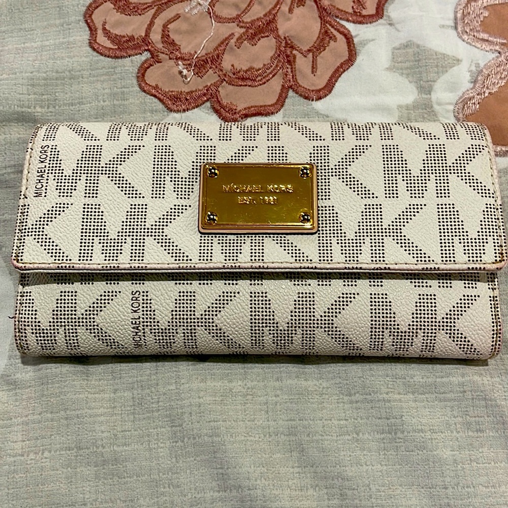 Michael Kors wallet in good condition.